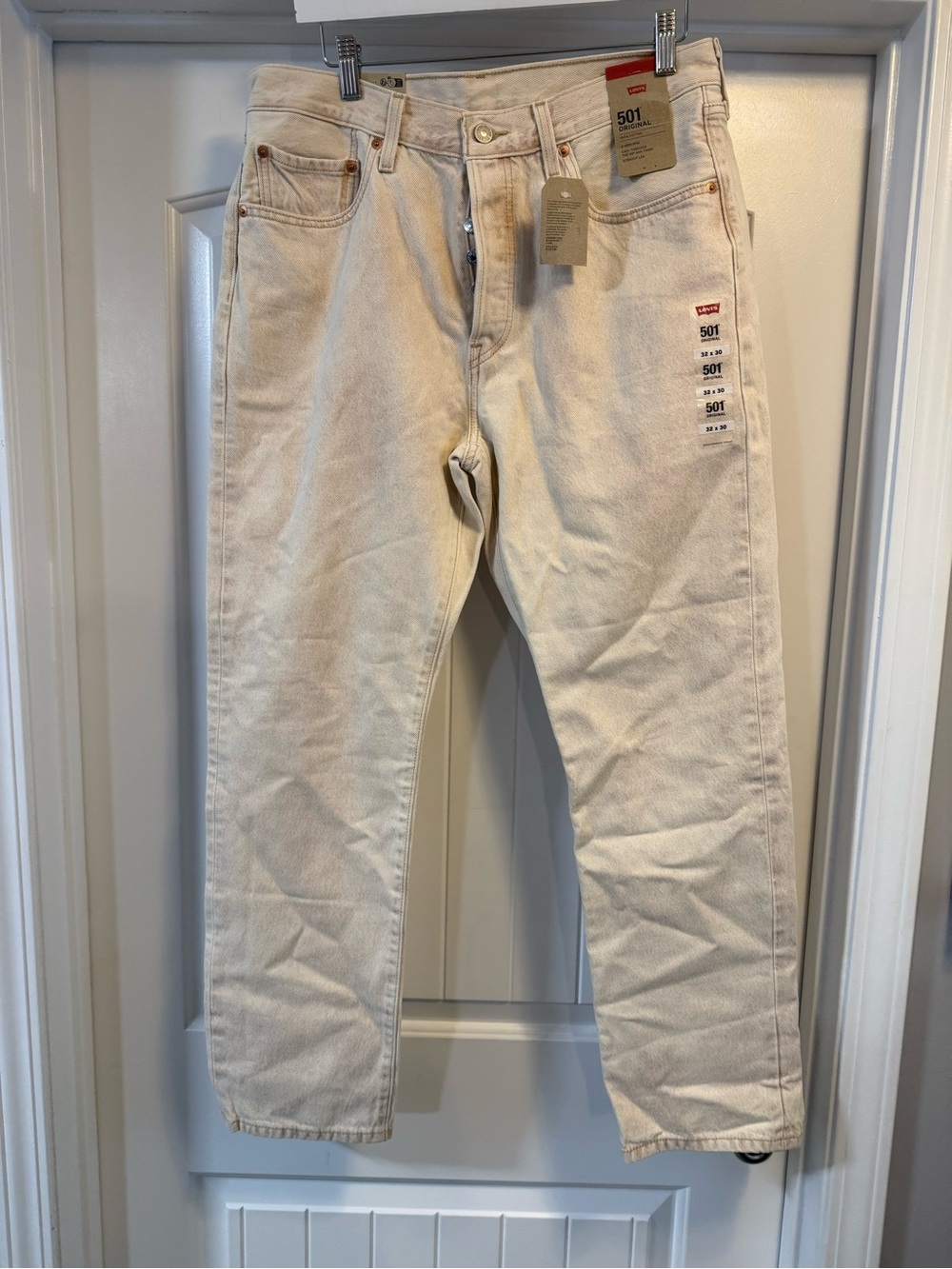 Levi's 501 Straight Slim Jeans in Off-White